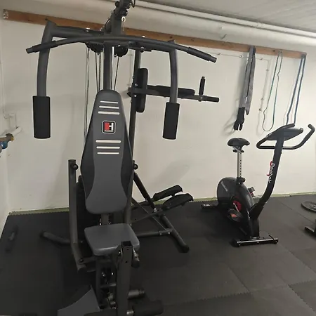 דירה Iam 100 Qm 7 Betten ,schlafcouch, Mit Balkon, Kueche, 3 Schlafzimer, 2 Badezimmer פלטנברג