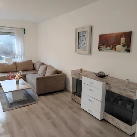 Daire Iam 100 Qm 7 Betten ,schlafcouch, Mit Balkon, Kueche, 3 Schlafzimer, 2 Badezimmer *