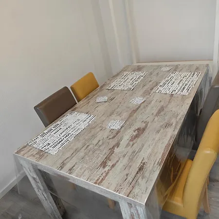 Iam 100 Qm 7 Betten ,schlafcouch, Mit Balkon, Kueche, 3 Schlafzimer, 2 Badezimmer דירה