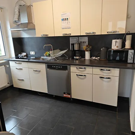 דירה Iam 100 Qm 7 Betten ,schlafcouch, Mit Balkon, Kueche, 3 Schlafzimer, 2 Badezimmer