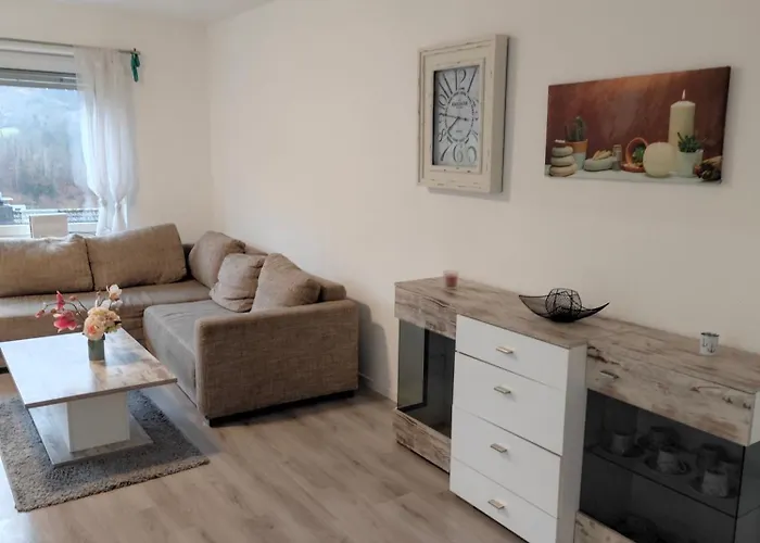 Lejlighed Iam 100 Qm 7 Betten ,schlafcouch, Mit Balkon, Kueche, 3 Schlafzimer, 2 Badezimmer *